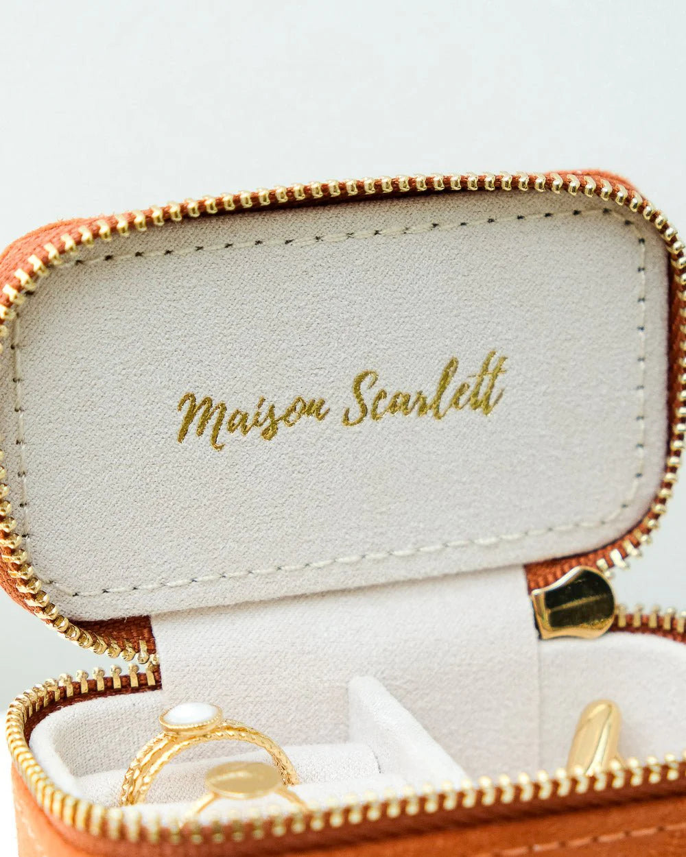 Mini boîte à bijoux de voyage Marie en velours Camel